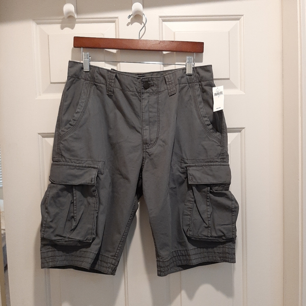 Brand new mens GAP grey cargo shorts (size 32)